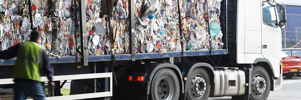 Una semplice foto della targa per controllare la legalità del mezzo di trasporto dei rifiuti e le autorizzazioni rilasciate all’impresa titolare