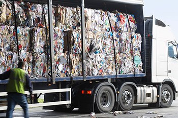 Una semplice foto della targa per controllare la legalità del mezzo: l'Albo Gestori Ambientali crea un'app per accedere online alle autorizzazioni sul trasporto dei rifiuti